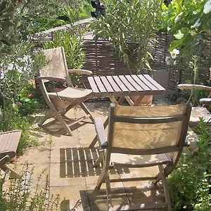 https://apt-l-etoile-roussillon.fr-provencehotel.com